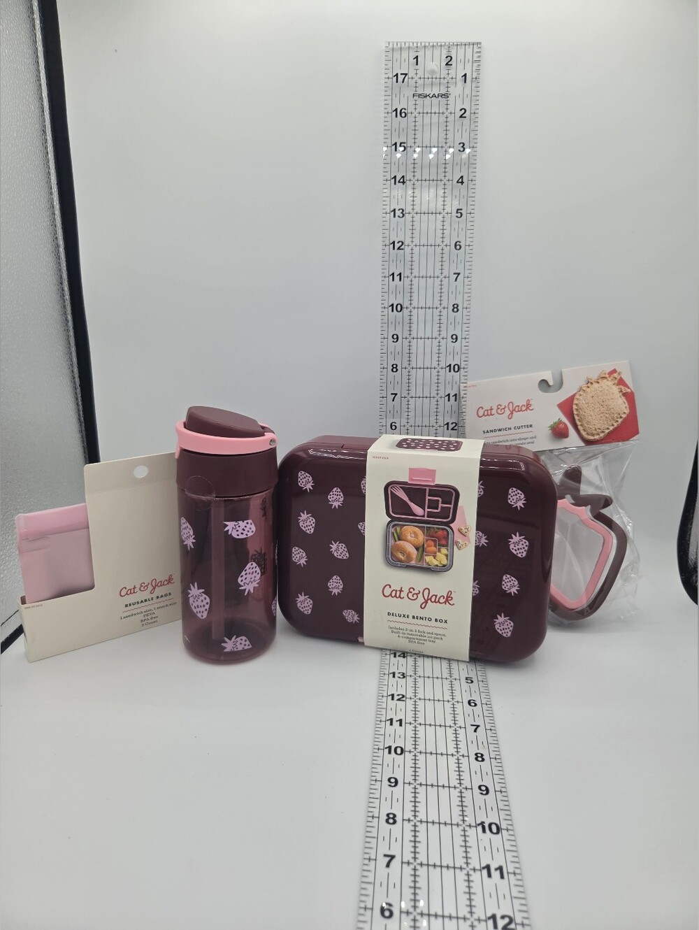 Cat & Jack Deluxe Bento Set 24oz W/sandwich Cuter, 2 Reusable Bags, & Bottle